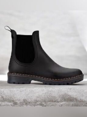 IGOR Women’s Black Rain boot Sleek Slip-On Design Size 41 Like New